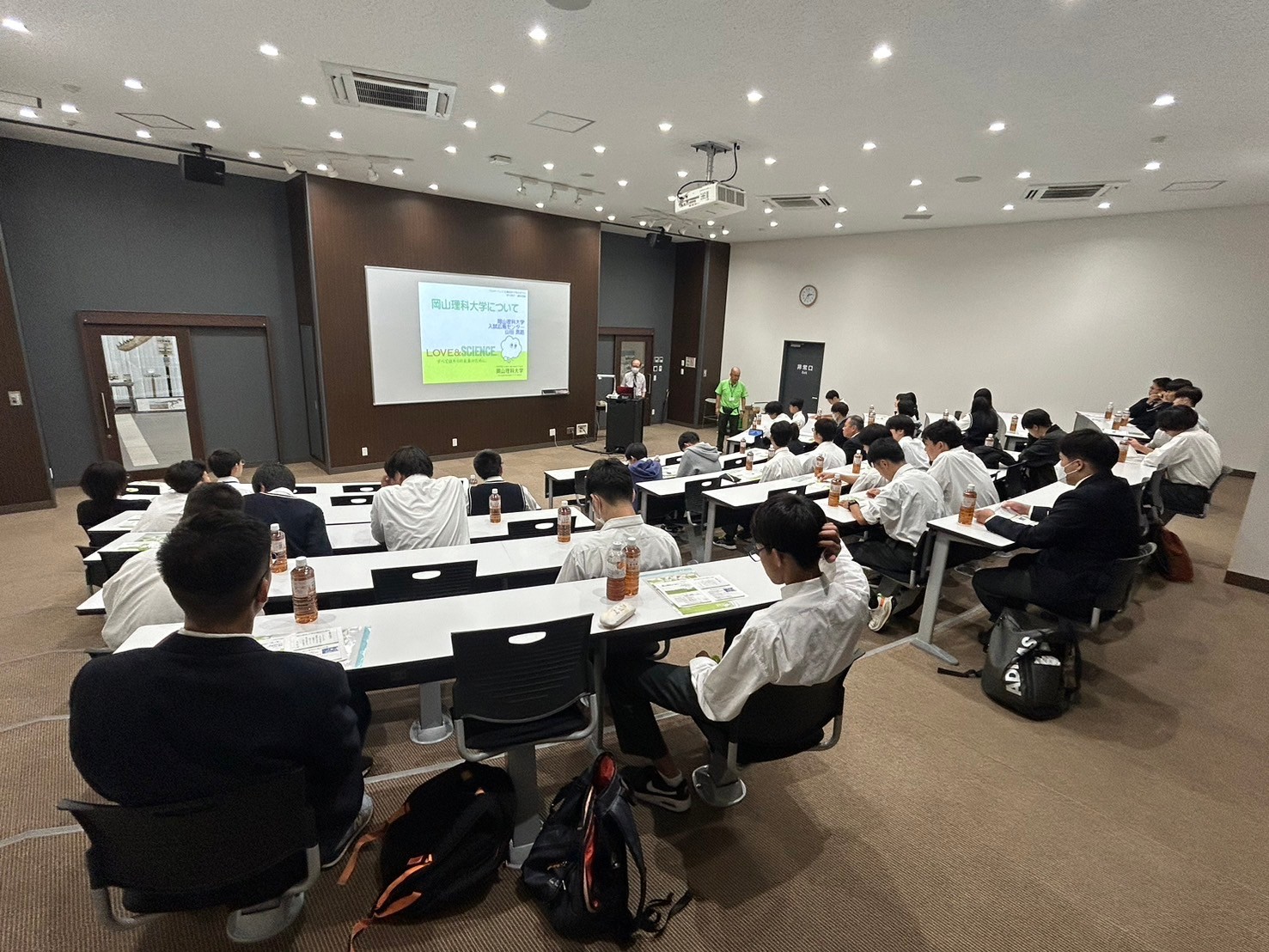 2年生【関連校見学】