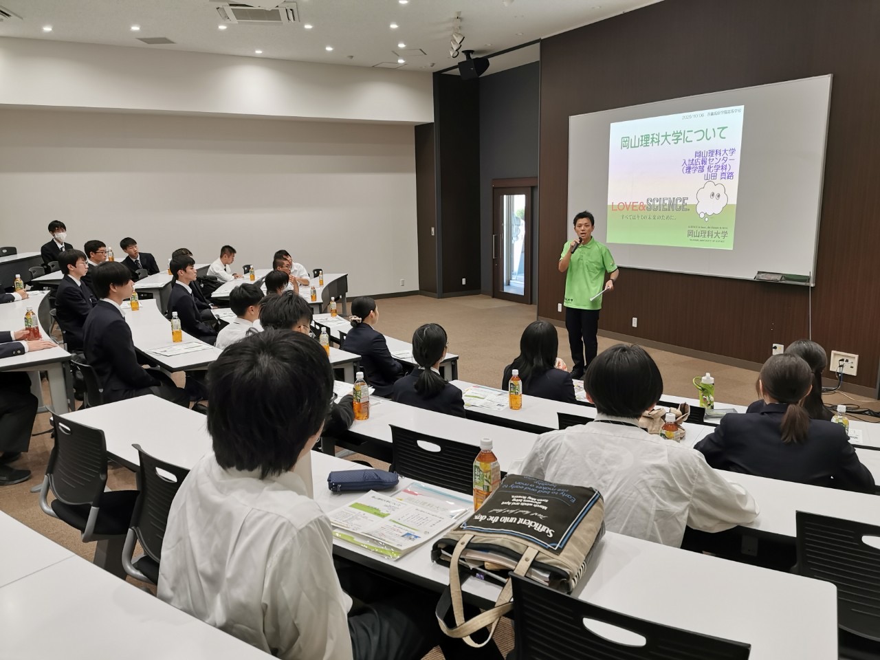 2年生「関連校見学～岡山理科大学～」