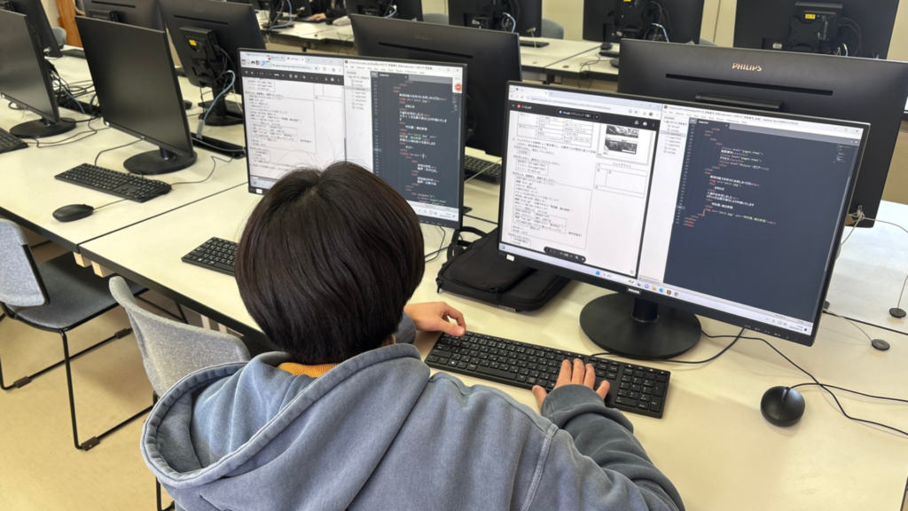 情報システムコース2年「HTML/CSSでホームページ制作」―とある日の授業風景―