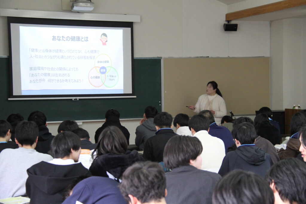 いのちと向き合う時間――助産師さんから学ぶ性と健康～性教育出前講座を実施しました(2年生)～