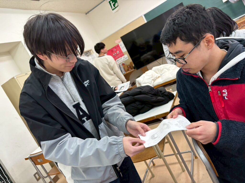 似顔絵に込めた「ありがとう」――美術部 3年生を送る部会